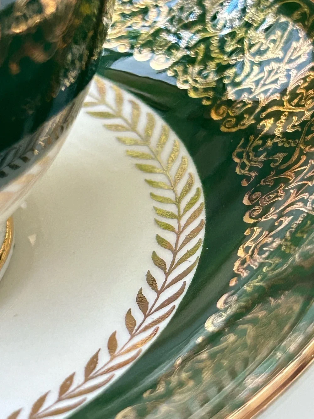 🌴 Lovely VTG  Lady Greenbrier Green & Gold Teacup w/Saucer, Yellow Rose Interior